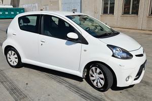 Aygo Lounge Connect cambio automatico 