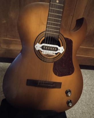 Chitarra acustica elettrificata vintage