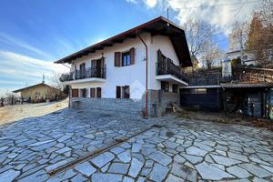 VILLA SINGOLA A COLLERETTO CASTELNUOVO