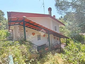 VILLA A SCHIERA A CASSANO DELLE MURGE