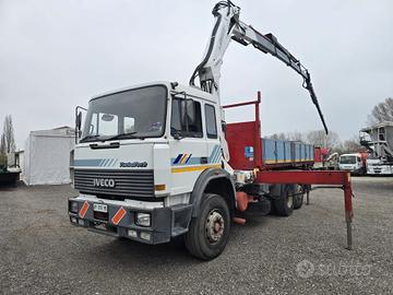 IVECO 190 26 CON GRU