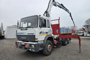 IVECO 190 26 CON GRU