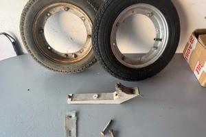 Ruote e porta ruota da 9 vespa 50 originale