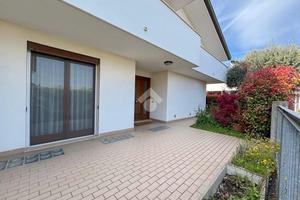 BIFAMILIARE A DUE CARRARE