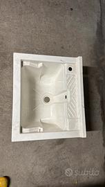 Lavandino in plastica