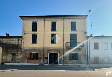 2 LOCALI A REGGIOLO