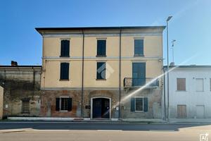 2 LOCALI A REGGIOLO