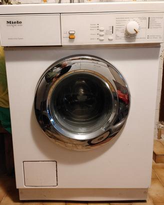 LAVATRICE MARCA MIELE MODELLO NOVOTRONIC W828