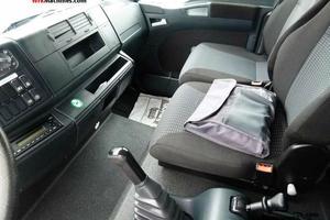 Autocarro MAN TGL 8.180 con sponda posteriore