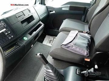 Autocarro MAN TGL 8.180 con sponda posteriore