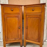 Coppia di comodini antichi in noce