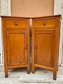 Coppia di comodini antichi in noce