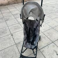 Passeggino leggero con chiusura a ombrello