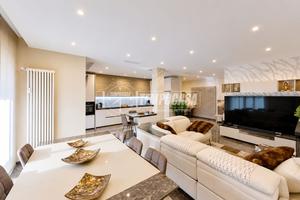 Elegante trilocale con balcone, box e cantina