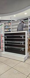 Arredamento vario per farmacie