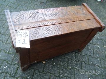 Baule rustico di epoca 800