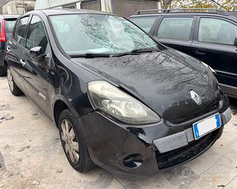 RENAULT CLIO per ricambi usati