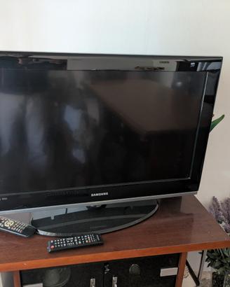 TV  con schermo da 32 pollici