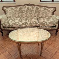Divano e tavolino vintage stile barocco