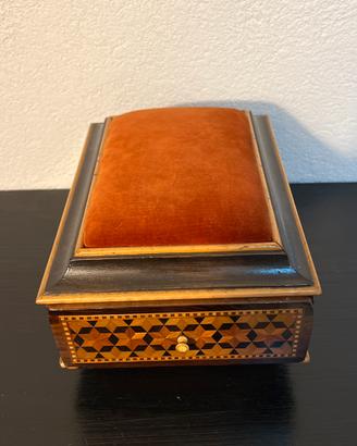 Antico cofanetto porta gioie