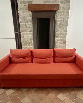 Divano arancione