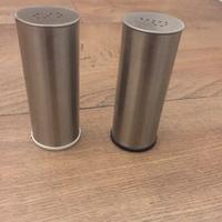 Saliera e pepiera in acciaio di ikea