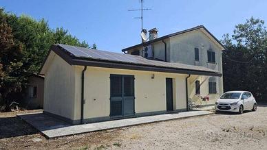 Immobile in asta di 519 m² con 3 locali a Ostellat