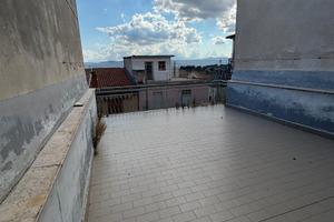 Appartamento con terrazzo e accesso indipendente