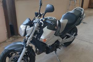 Suzuki gsr 600