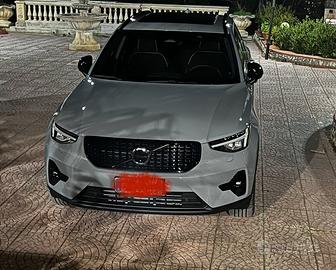 VOLVO XC 40 ULTIMATE DARK