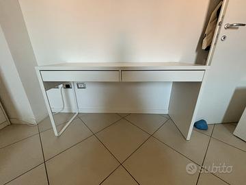 Scrivania bianca Ikea MICKE