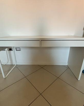 Scrivania bianca Ikea MICKE