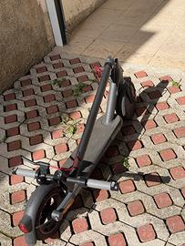 Monopattino elettrico Xiaomi Scooter 4 PRO