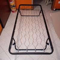 Rete singola sottoletto con gambe pieghevoli 