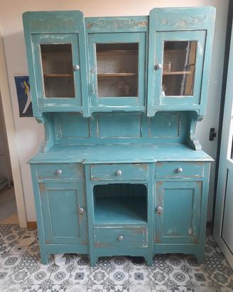 credenza con alzata a tre ante