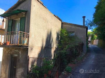 Casa indipendente di 90 m² con 5 locali a Foligno