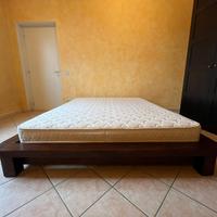 Letto stile giapponese in legno massello