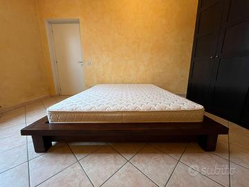 Letto stile giapponese in legno massello