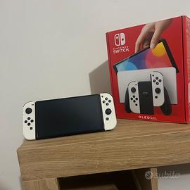 Nintendo Switch OLED Bianca + 3 Giochi