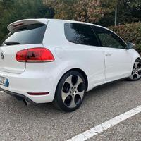 VW GOLF GTI 211 CV bianca ricambi