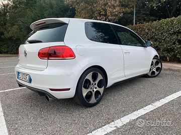 VW GOLF GTI 211 CV bianca ricambi