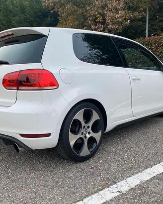 VW GOLF GTI 211 CV bianca ricambi