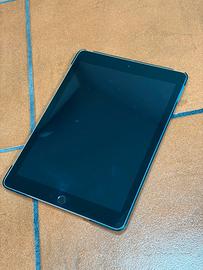 Ipad 6th gen 32gb  - rotto per ricambi