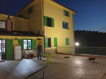 Grande casa adatta a più famiglie oppure attività