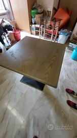 Tavolo quadrato in legno