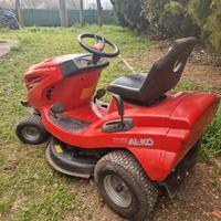 trattorino taglia erba