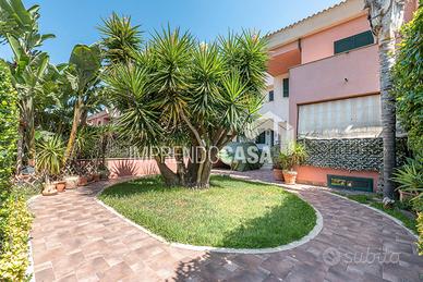 Villa Bifamiliare in residence 205 mq + giardino