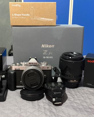 NIKON ZFC + Obbiettivi ed Accessori.