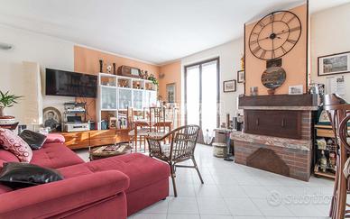 TRILOCALE CON BOX DOPPIO
