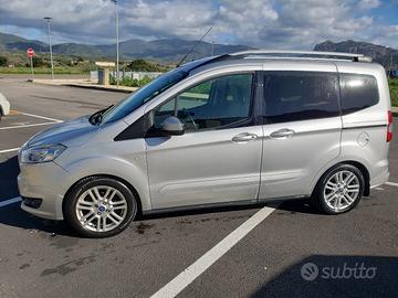 Ford Tourneo Courier 5posti